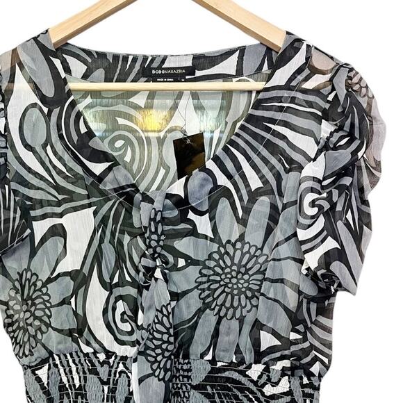BCBGMAXAZRIA Chiffon Top V-Neck Abstract Black Gray Short Sleeves Neck Tie NWT - Picture 4 of 8